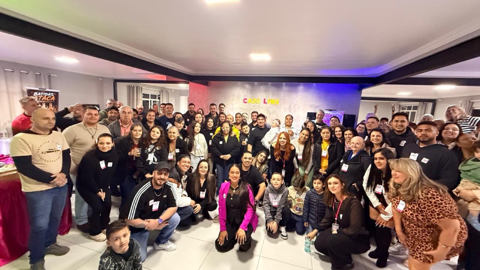 Multidão no evento de lançamento oficial da candidatura de Cabo Lins