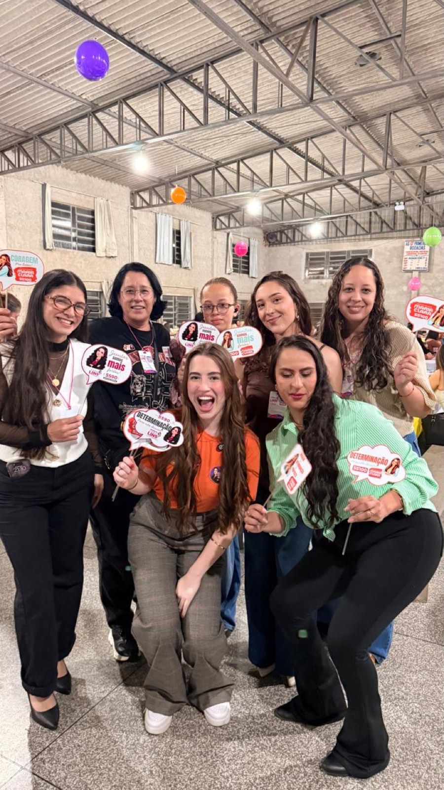 Grupo de apoiadoras em evento de campanha